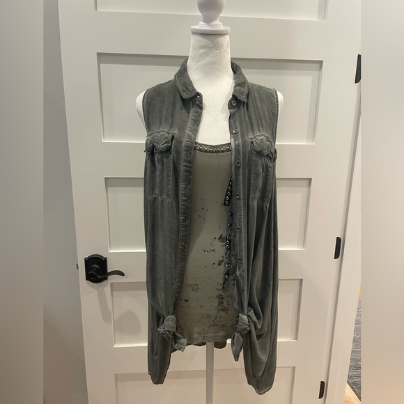 Nu Label, 100% Rayon, Sage Top, Size L - Picture 3 of 4